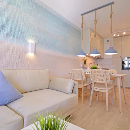 Apartment Sun Towers, Seaview + Klimatyzacja + Garaz *